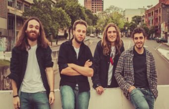 Velha Cortesã: EP “O Show do Mundo” disponível para audição gratuita