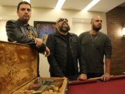 Seu Roque: clipe novo mistura rock inglês com críticas sociais em português