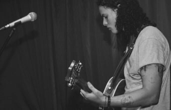 Heitor Vallim divulga singles Crashing Waves e O Abismo PM