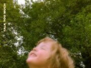 Carmen: com letras pessoais sobre a transição para a vida adulta, lança segundo álbum