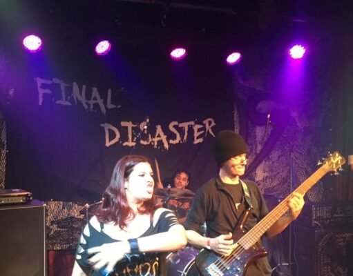 Final Disaster: banda faz show com estreia de Flávia Morniëtári nos vocais