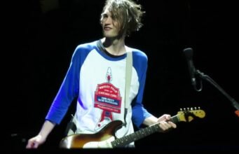 Josh Klinghoffer revela em entrevista que ficou surpreso com sua saída do Red Hot Chili Peppers