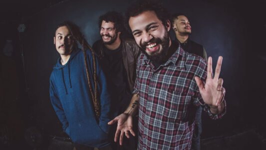 Carmén Lipstick relança o single A Bruxa, com participação de Thaís Amaral (Endigna)