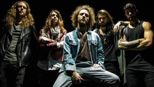Skunk Oil: brasileiros radicados em Los Angeles lançam novo EP, Under Skinned