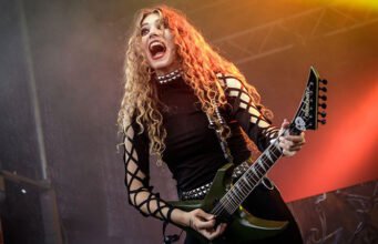 Crypta anuncia saída da guitarrista Sonia Anubis