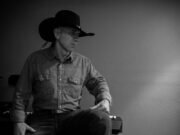 Billy Ray Norris desponta no Country Rock, ocupando lacunas em sua vida dedicada a psicologia