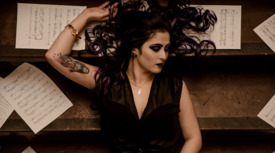 Com participação de Mark Jansen do Epica, Ingridi Verardo lança o single “Time Is All Wounds” Com participação de Mark Jansen do Epica, Ingridi Verardo lança o single “Time Is All Wounds”