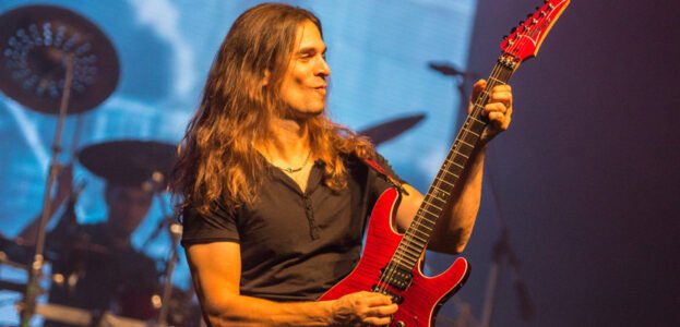 Kiko Loureiro emite comunicado informando que “estenderá afastamento do Megadeth” Kiko Loureiro emite comunicado informando que “estenderá afastamento do Megadeth”