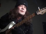 Jake E. Lee, guitarrista do Red Dragon Cartel e ex-Ozzy Osbourne, foi baleado em Las Vegas, mas passa bem