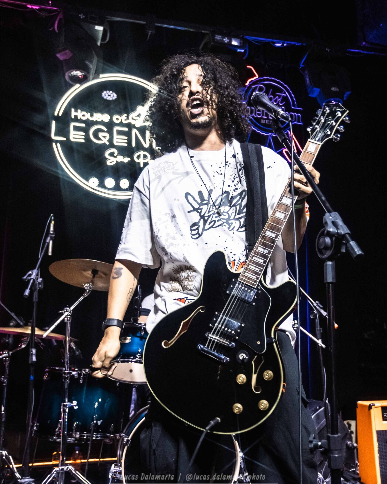 Momento em que Luan Felipe teve o imprevisto com sua guitarra