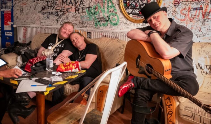 Entrevista: Acoustenced, Ehdonalainen, Nefertiti Malaty e o legado da banda Sentenced