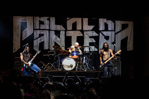 Black Pantera lança “Fogo nos Racistas (Ao Vivo no Circo Voador)”