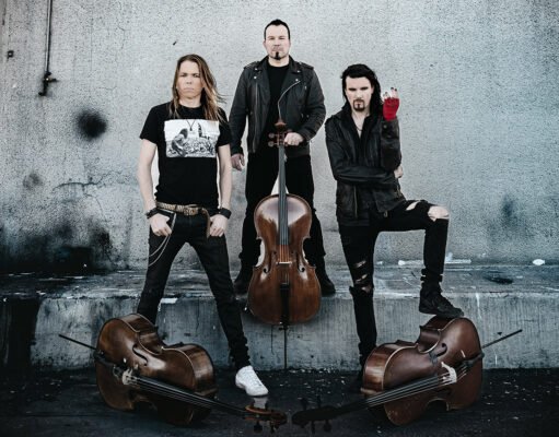 Apocalyptica, grupo finlandês que une violoncelos e metal, se apresenta em Curitiba