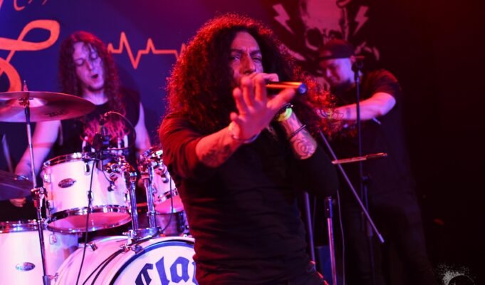 Metal, união e resistência no Clay Highway Bar (Curitiba/PR)