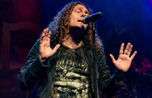 Fabio Lione critica anúncio falso que o colocava na abertura de show de Edu Falaschi: “Nem que renascesse sete vezes”